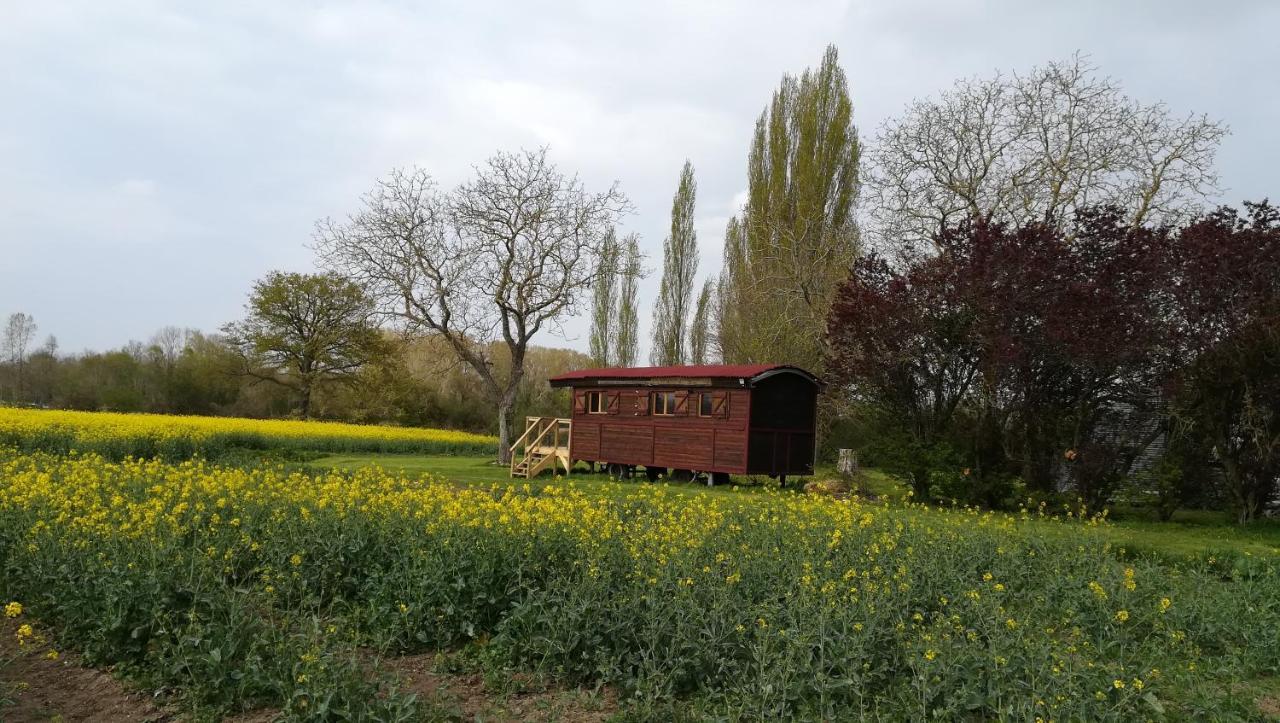 La Ferme De L'Isle Et Sa Roulotte Bed & Breakfast Avaray Exterior photo