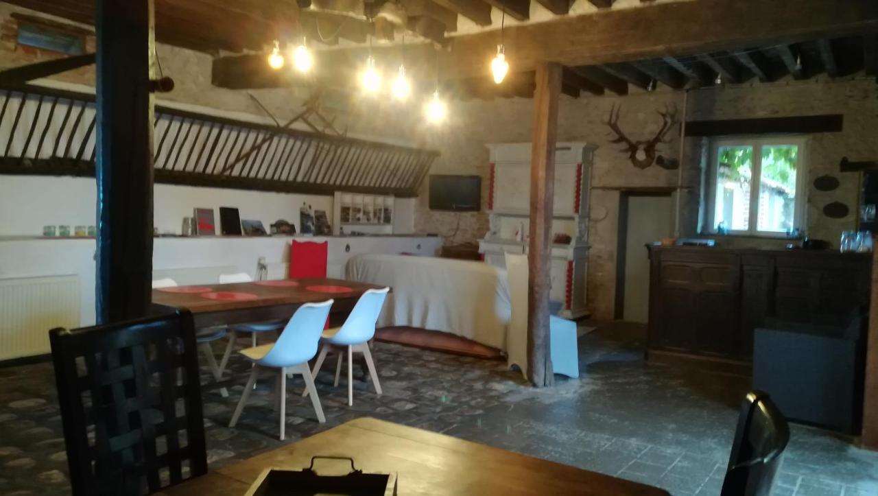 La Ferme De L'Isle Et Sa Roulotte Bed & Breakfast Avaray Exterior photo