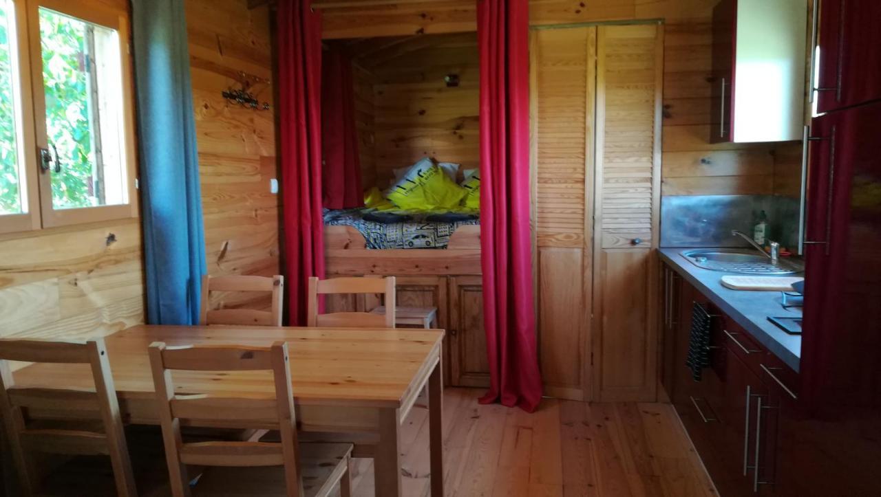 La Ferme De L'Isle Et Sa Roulotte Bed & Breakfast Avaray Exterior photo