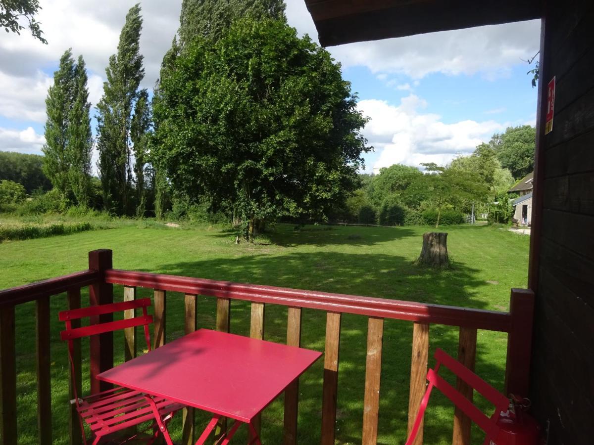 La Ferme De L'Isle Et Sa Roulotte Bed & Breakfast Avaray Exterior photo