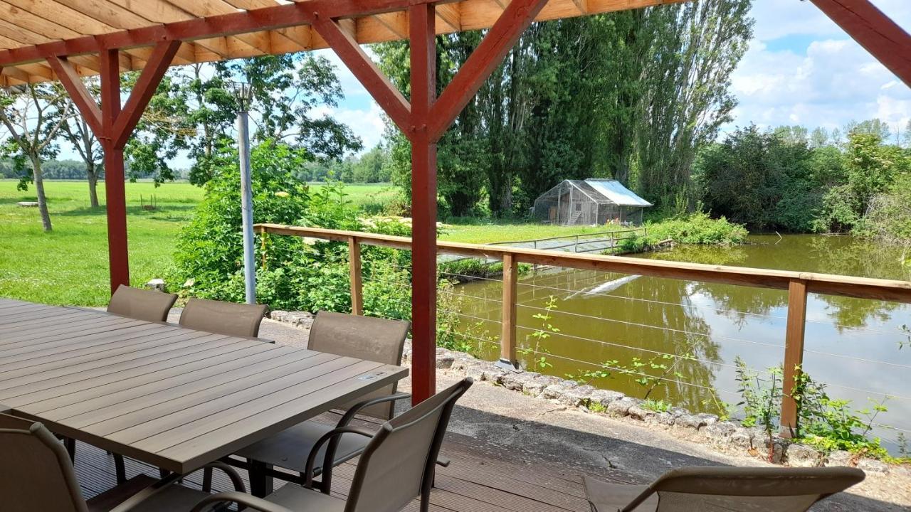 La Ferme De L'Isle Et Sa Roulotte Bed & Breakfast Avaray Exterior photo
